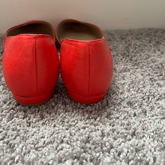 Red Flats - Picture 2 of 6